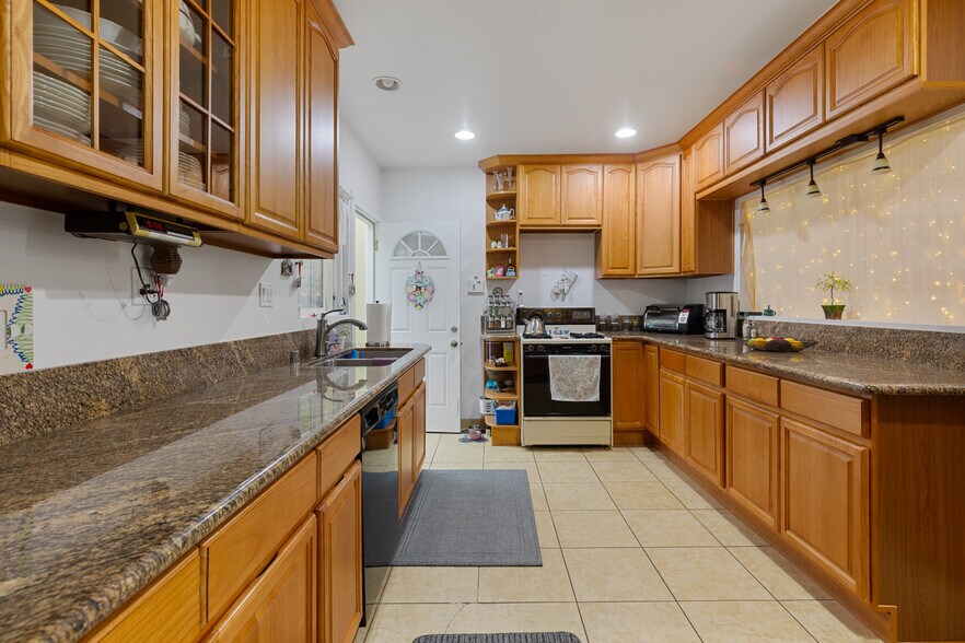 More Photos Of 1517 E Washington Blvd, Pasadena Storefront Retail Residential For Sale