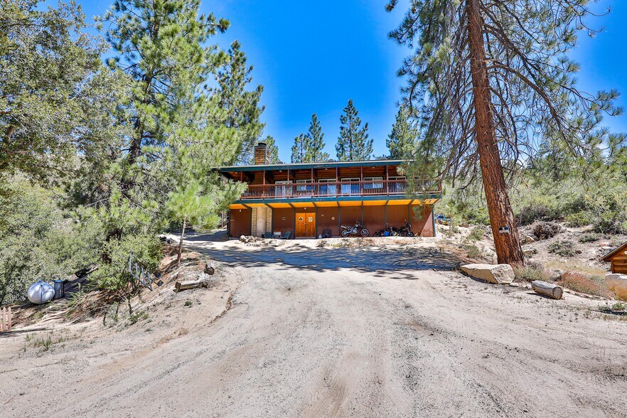 More Photos Of CA-2, La Cañada Flintridge General Retail For Sale