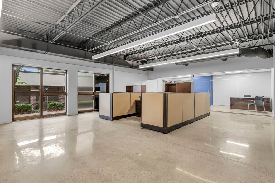 More Photos Of 10580 Barkley St, Overland Park Medical For Lease