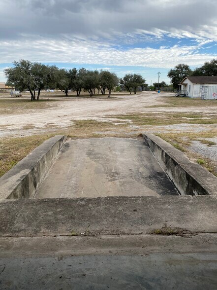 More Photos Of 4836 Fish Ln, Beeville Warehouse For Sale