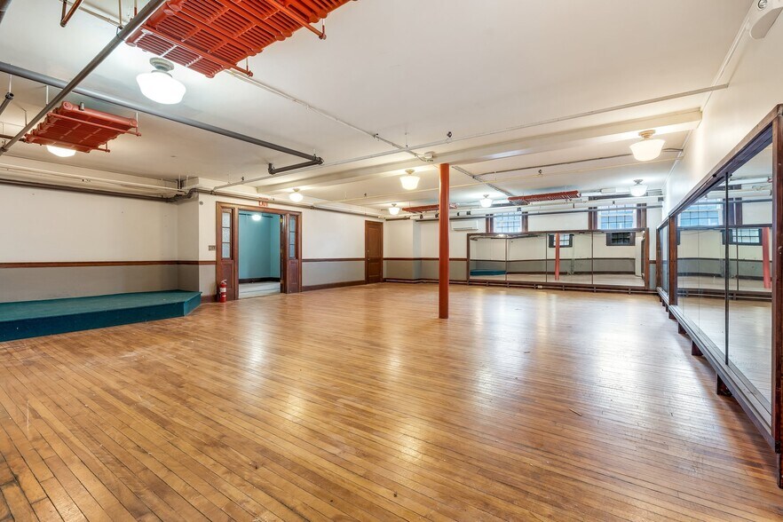 More Photos Of 192 Main St, Ellsworth Storefront For Sale