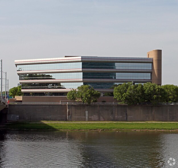 More Photos Of 2 Riverplace, Dayton Office For Sale