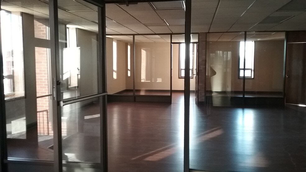 More Photos Of 600 Clifty St, Somerset Office For Lease
