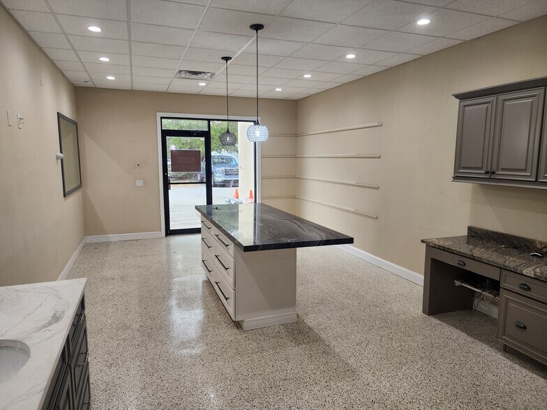 More Photos Of 920-936 36th Ct SW, Vero Beach Warehouse For Lease