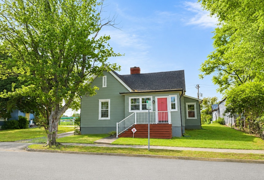 Primary Photo Of 407 Harvey St, Winston-Salem Office For Sale