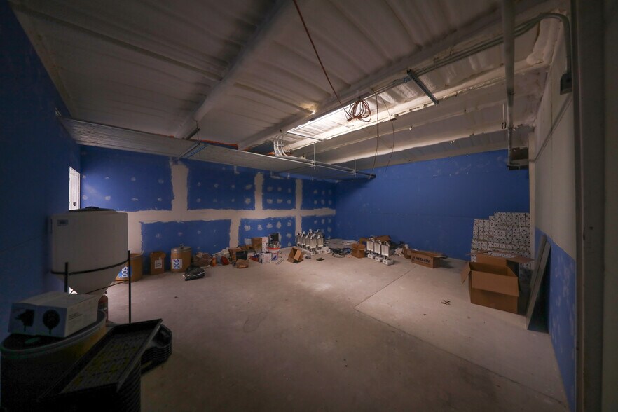 More Photos Of 700 N Main St, Lexington Warehouse For Lease