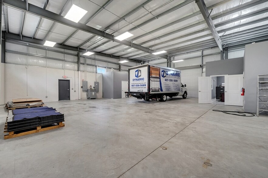 More Photos Of 560 Barry St, Orlando Warehouse For Sale