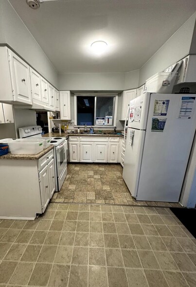 More Photos Of 83 Dunlop St, Richmond Hill Daycare Center For Sale