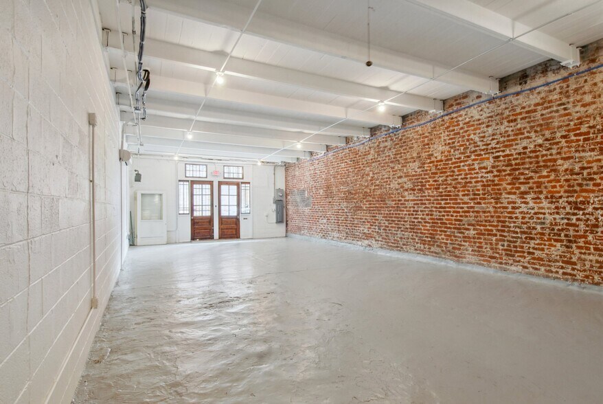 More Photos Of 325 Andrew Higgins Dr, New Orleans Storefront For Lease