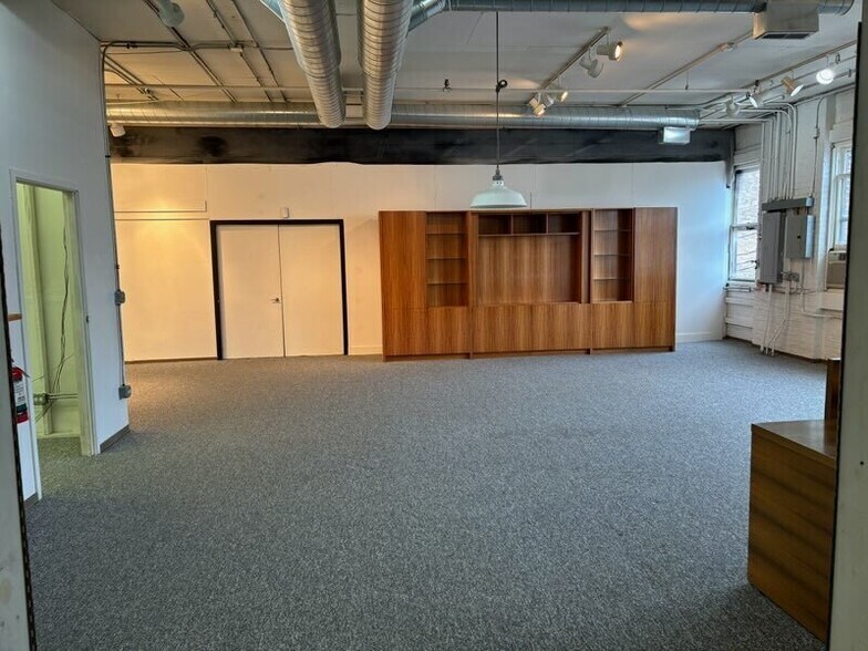More Photos Of 400-410 N Hermitage Ave, Chicago Flex For Lease