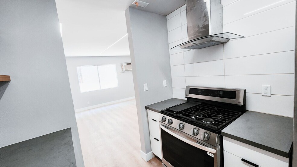 More Photos Of 5150 Ithaca Ave, Los Angeles Multifamily For Sale