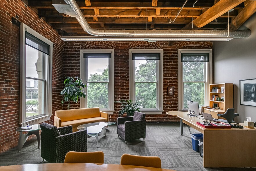 More Photos Of 70 NW Couch St, Portland Office For Sale