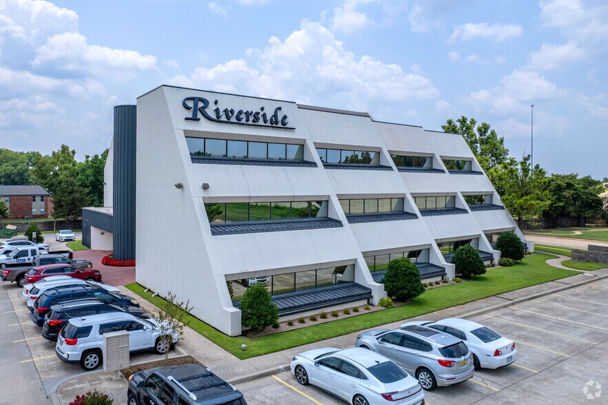 More Photos Of 2600 Van Buren St, Norman Office For Sale