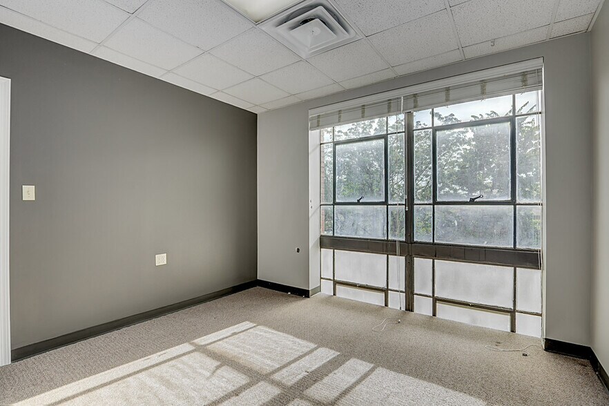 More Photos Of 118 W 5th St, Covington Loft Creative Space For Sale