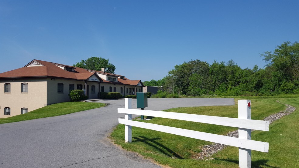 More Photos Of 682 E Main St, Middletown Medical For Lease