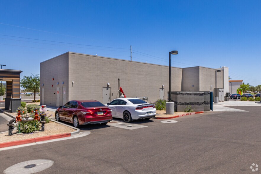 More Photos Of 9141 W Glendale Ave, Glendale Storefront For Lease
