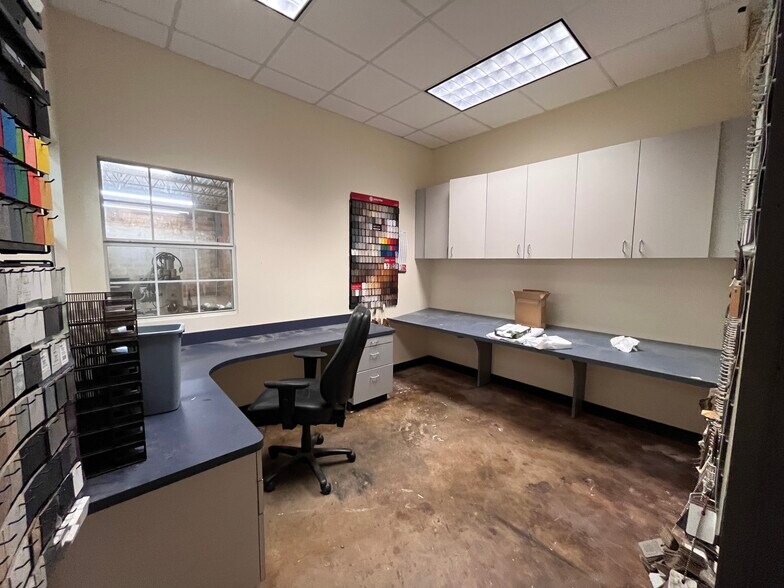 More Photos Of 4913 College Park Dr, Deer Park Industrial For Sale