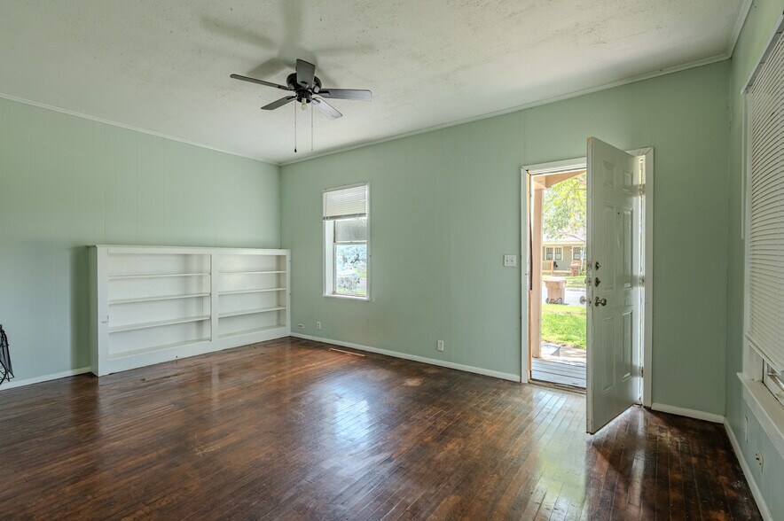 More Photos Of 732 W Alice Ave, Kingsville Multifamily For Sale