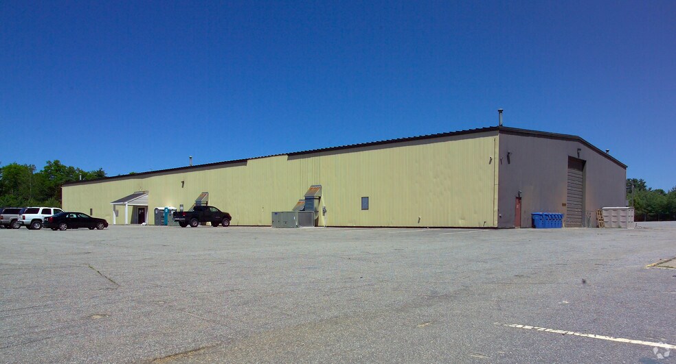 More Photos Of 200 Summer St, Kingston Truck Terminal For Lease