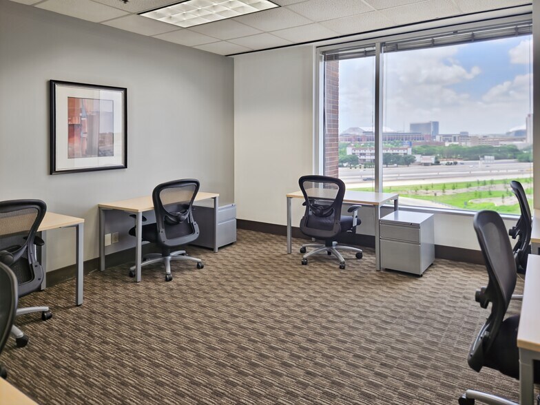 More Photos Of 2000 E Lamar Blvd, Arlington Coworking Space