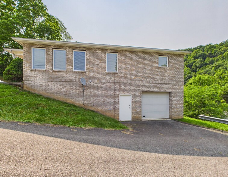 More Photos Of 319 Main St, Clay Medical For Sale