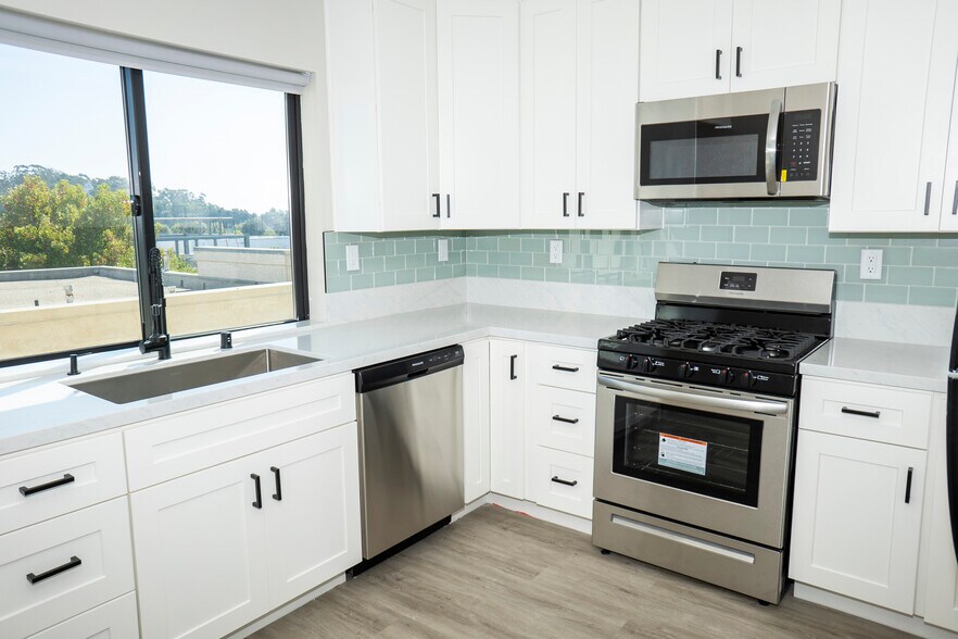 More Photos Of 5548 Riley St, San Diego Apartments For Sale