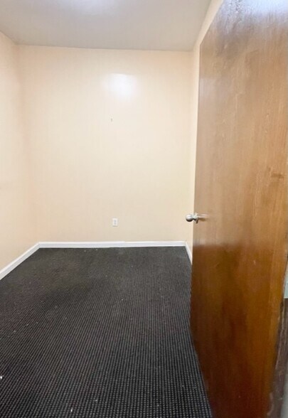 More Photos Of 175 7th Ave, Brooklyn Storefront Retail Residential For Lease