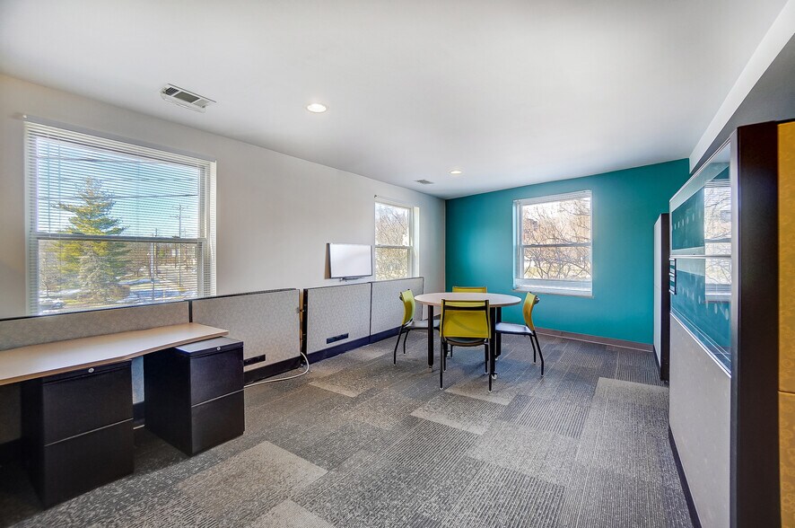 More Photos Of 3925-3927 Brotherton Rd, Cincinnati Office For Sale