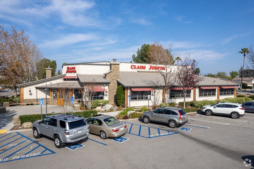 More Photos Of 9301 Tampa Ave, Northridge Unknown For Lease