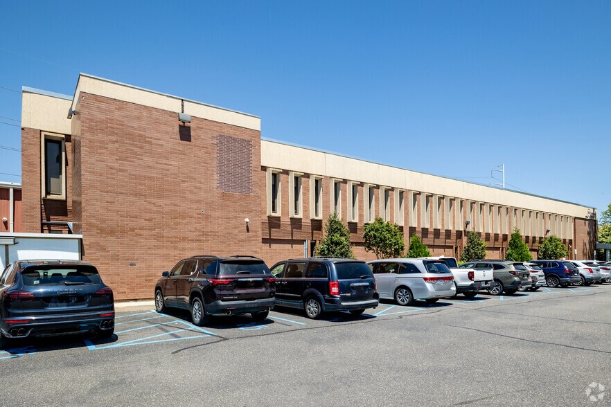 More Photos Of 789 Park Ave, Huntington Office For Lease