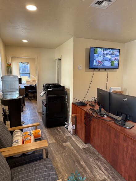 More Photos Of 155 Emig Rd, Emigsville Warehouse For Lease