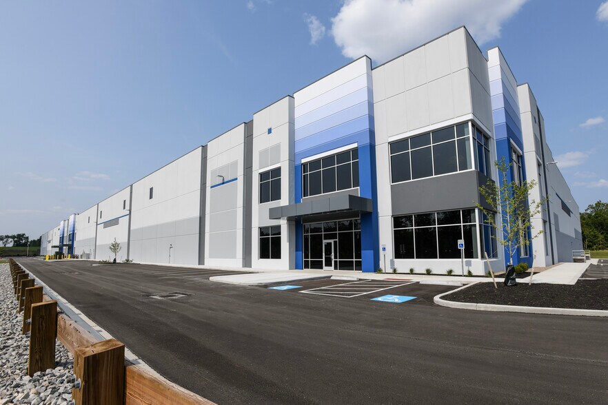 More Photos Of 1710 Lakeland Park Dr, Burlington Warehouse For Lease