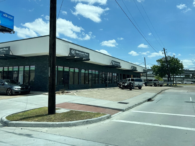 More Photos Of 2117 Chenevert St, Houston Freestanding For Lease