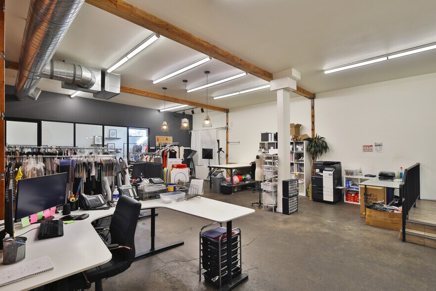 More Photos Of 2049-2053 E 38th St, Vernon Warehouse For Lease