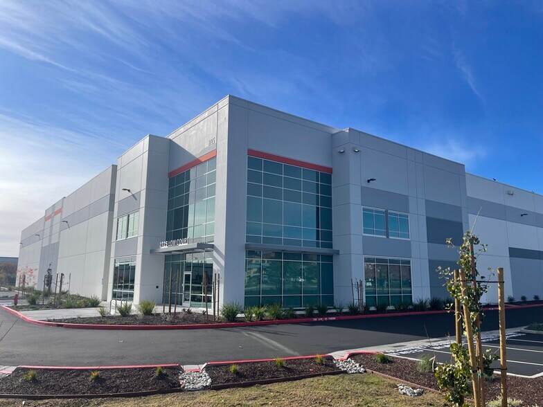 More Photos Of 2725 Low Ct, Fairfield Distribution For Lease