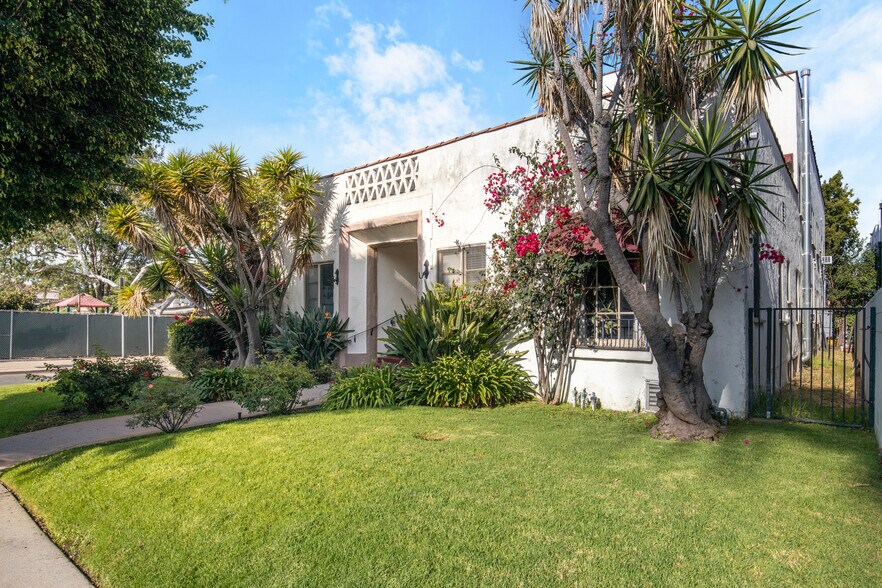 More Photos Of 803 N Detroit St, Los Angeles Apartments For Sale