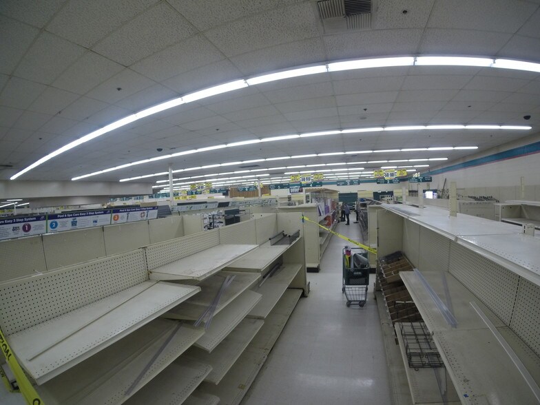 More Photos Of 1067 N Davis Rd, Salinas Garden Center For Lease