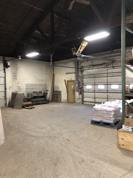 More Photos Of 701 1st St, Farmington Warehouse For Lease