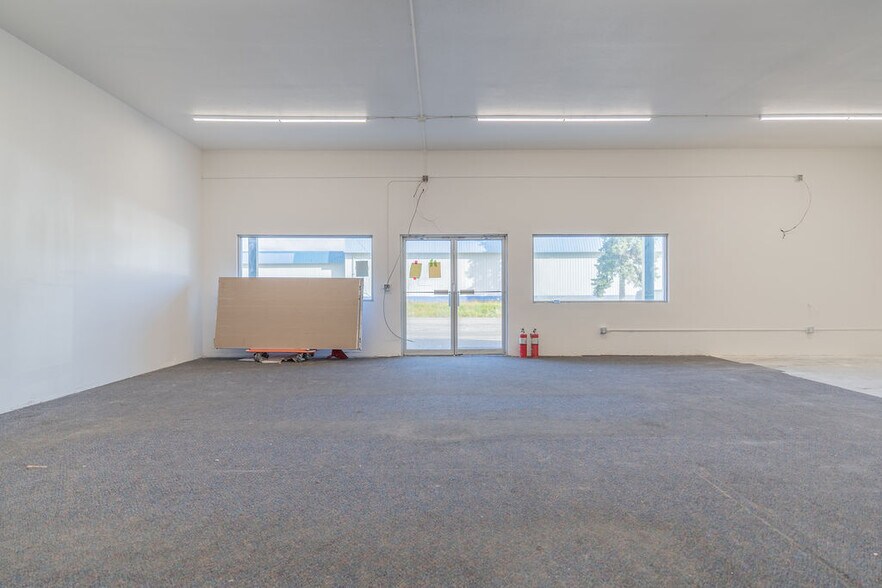 More Photos Of 3225 S Cushman St, Fairbanks Storefront For Sale