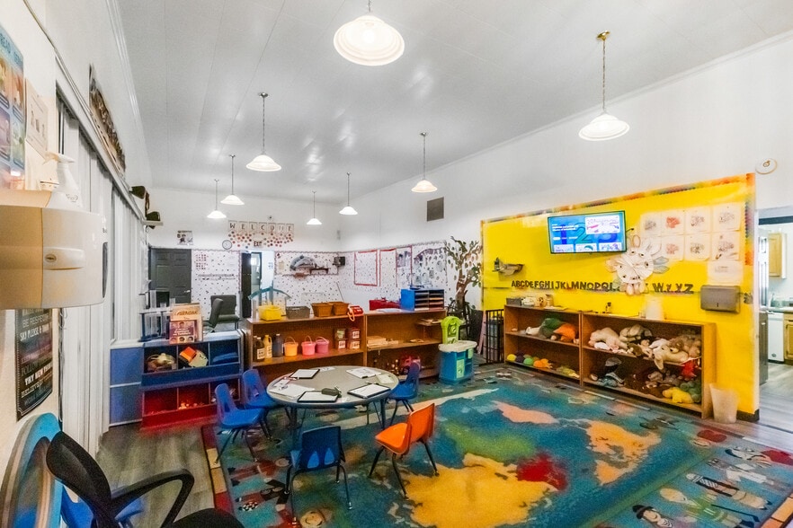 More Photos Of 671 9th St, Richmond Specialty For Sale