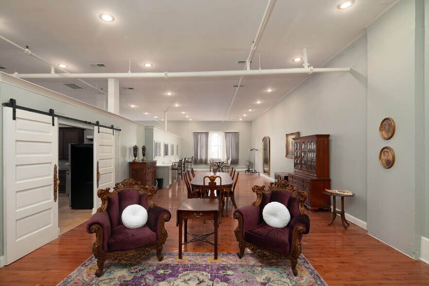 More Photos Of 101 S Main St, Winchester Restaurant For Lease