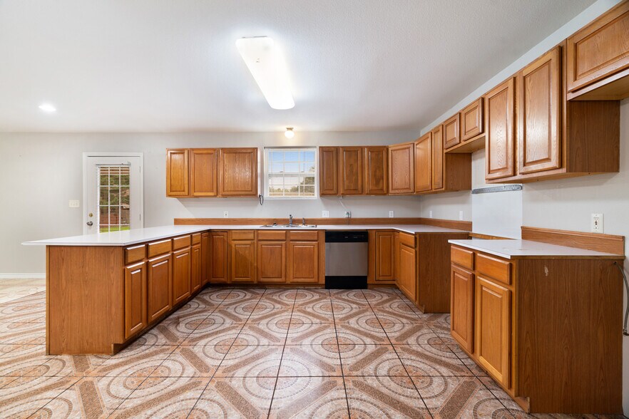 More Photos Of 6210 Lamar Rd, Reno Flex For Sale