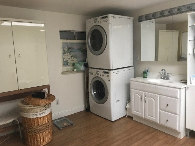 More Photos Of 2001-2005 Spring St, Redwood City Service For Sale