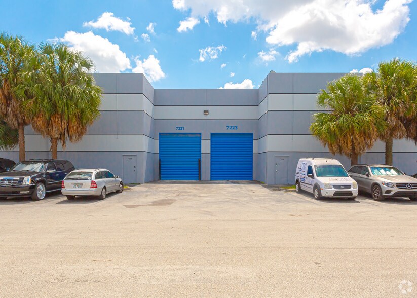 More Photos Of 7205-7227 NW 54th St, Miami Light Manufacturing For Lease