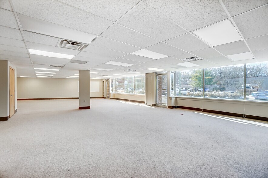 More Photos Of 3925-3927 Brotherton Rd, Cincinnati Office For Sale