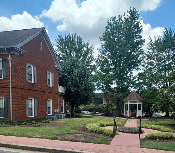 More Photos Of 5046 Thoroughbred Ln, Brentwood Loft Creative Space For Lease