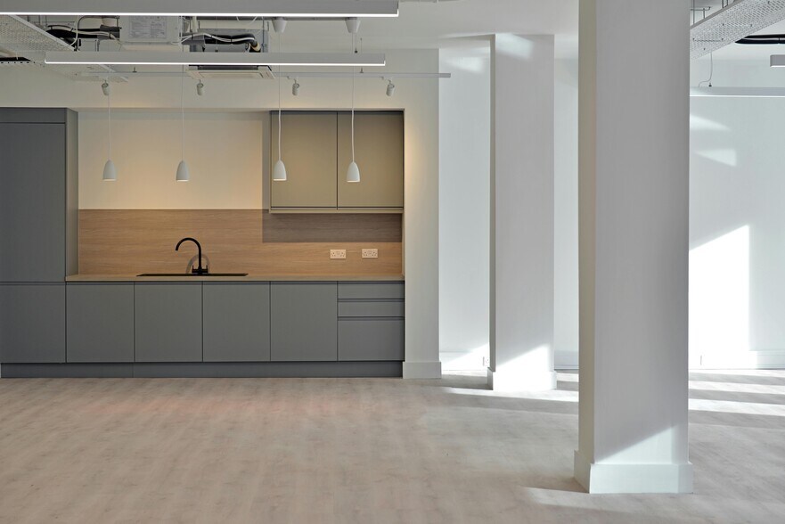 More Photos Of 10-12 Mount St, Manchester Office For Lease