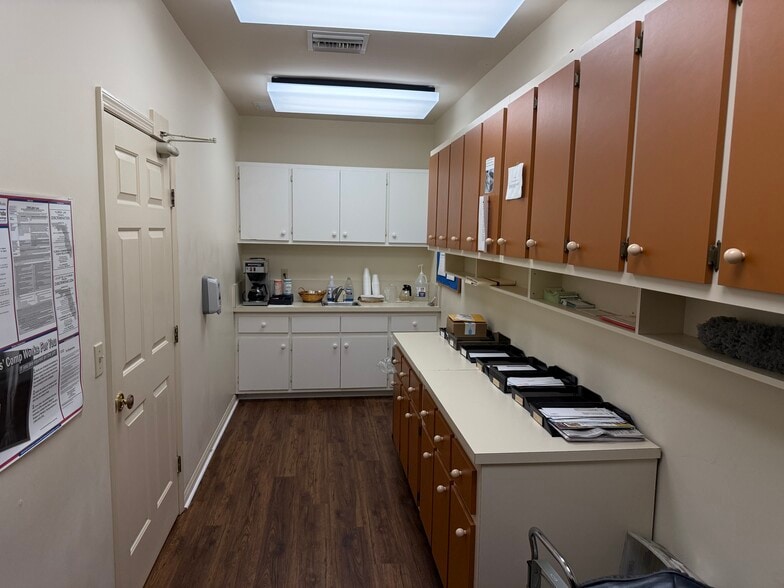 More Photos Of 500 NE 8th Ave, Ocala Office For Sale