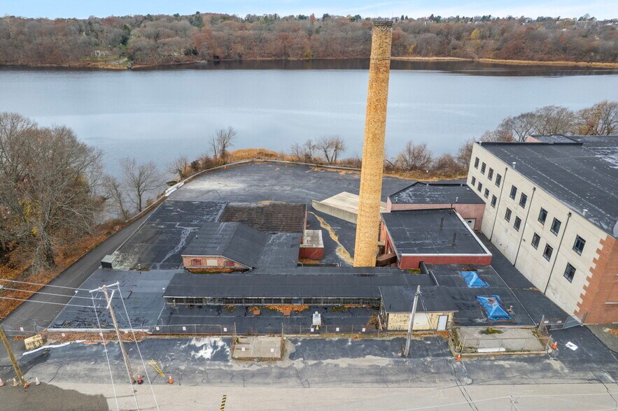 More Photos Of 721-727 School st, Pawtucket Industrial For Lease