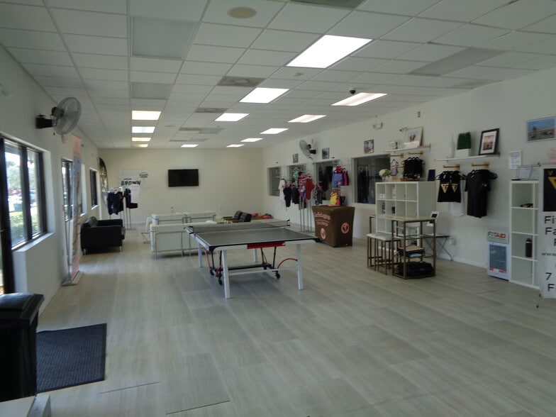 More Photos Of 11300-11354 Wiles Rd, Coral Springs General Retail For Lease